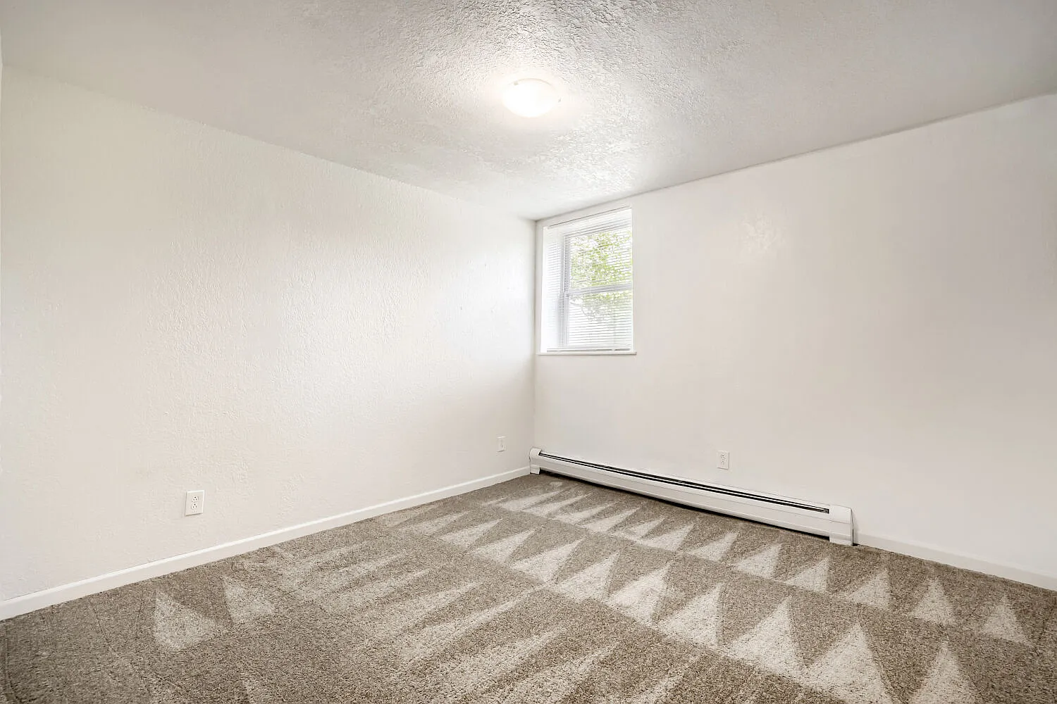 1400 Golden Cir — Photo 4