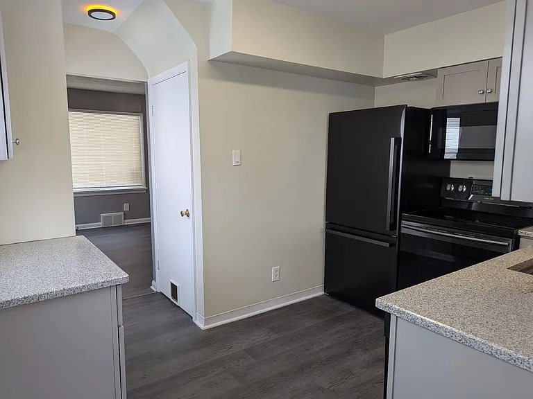 1266 Magnolia Ave — Photo 4