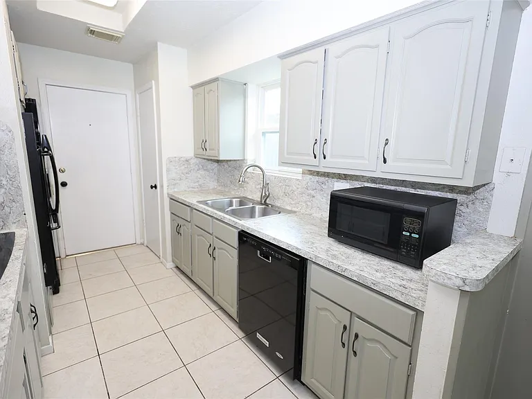 9422 Claridge Dr — Photo 7