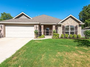 2609 N Brush Creek Dr, Fayetteville, AR 72704