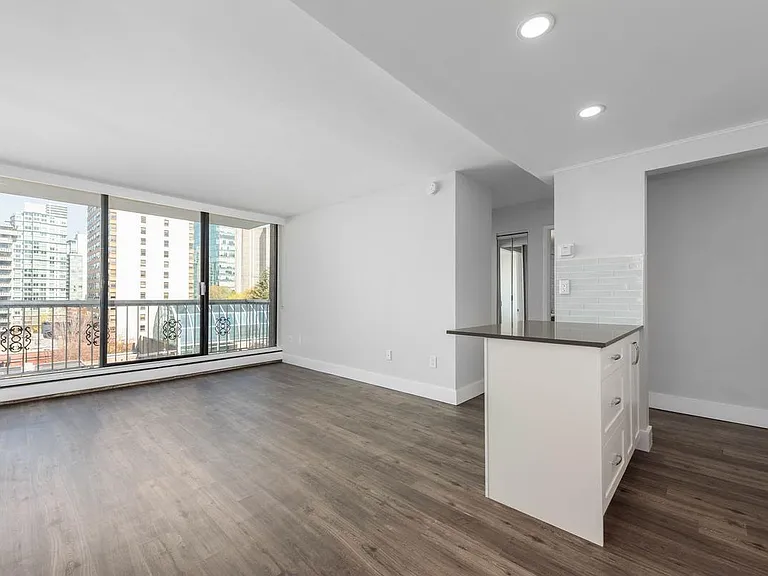 1629 Haro St #904 — Photo 20