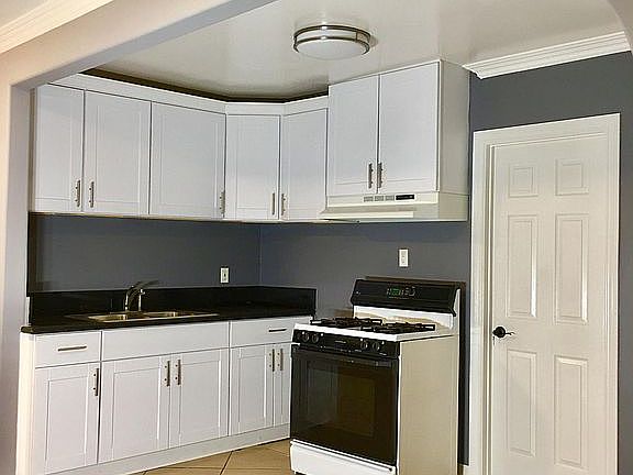 2nd image of 3133 Curts Ave