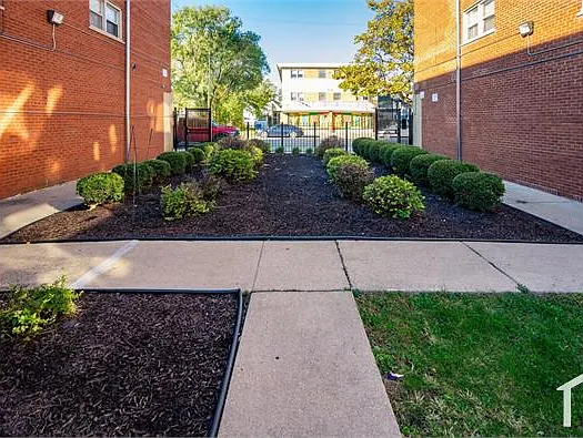 2 bed, $1,686 — Photo 2