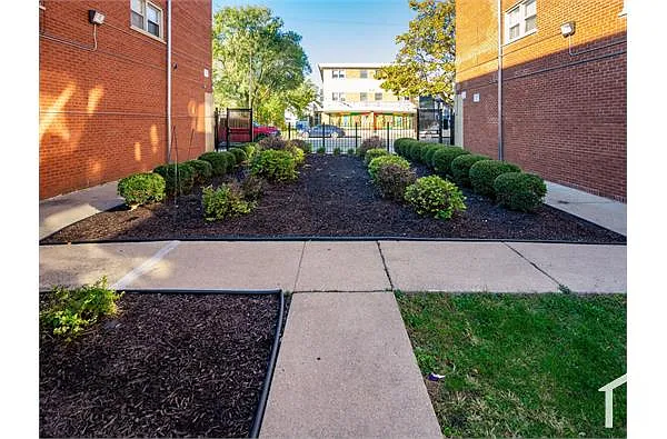 Building Photo - 8223 S Exchange Ave #8