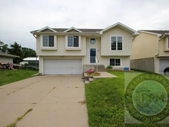 4935 N 17th St, Omaha, NE 68110