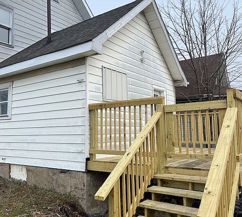 2nd image of 1316 W 3rd St