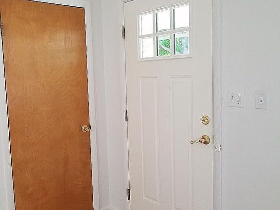 Foyer / Coat Closet