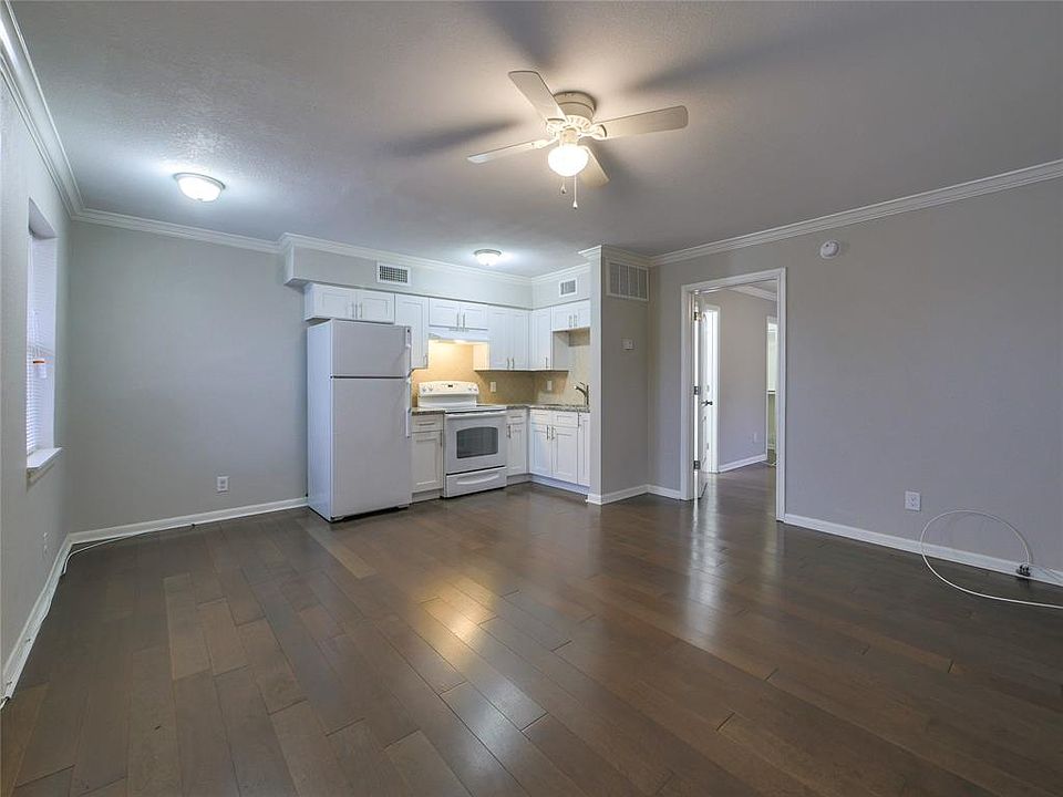 1st image of 2449 Fort Worth St #206