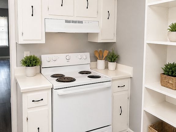 3rd image of 2799 Beverly Hills Rd #7