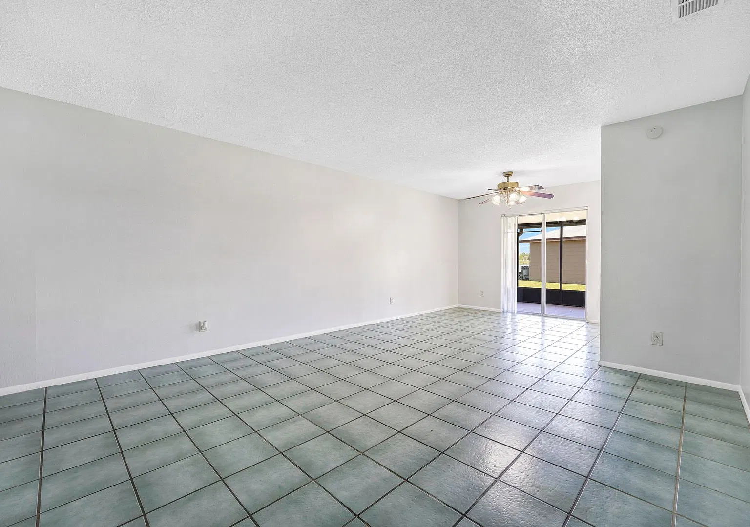 3 BR / 2 BA in Las Brisas Villas — Photo 4