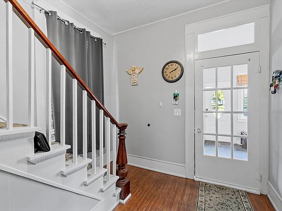 4th image of 710 Elm St