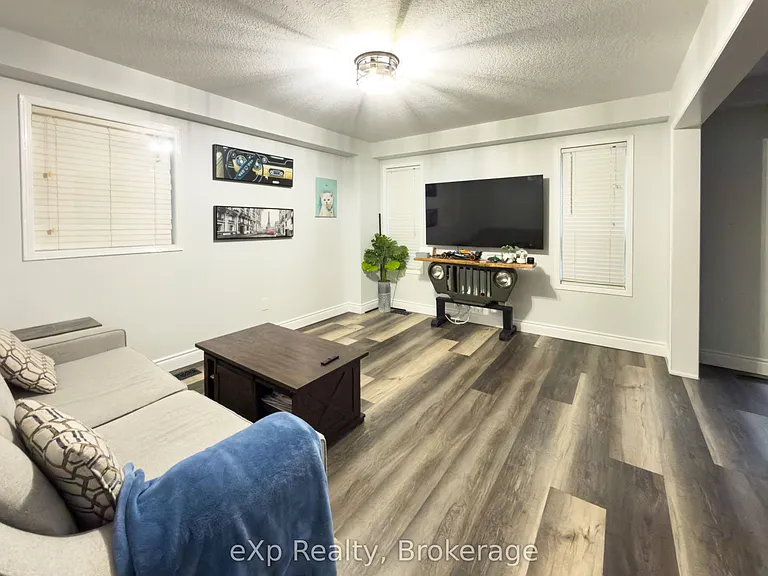 12 Griffiths Ave — Photo 6