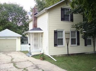 626 W American St, Freeport, IL 61032