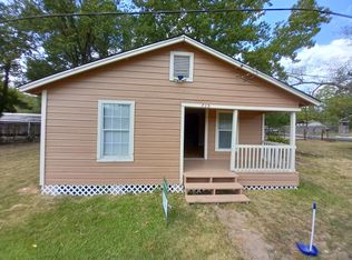 715 N 10th St, Conroe, TX 77301