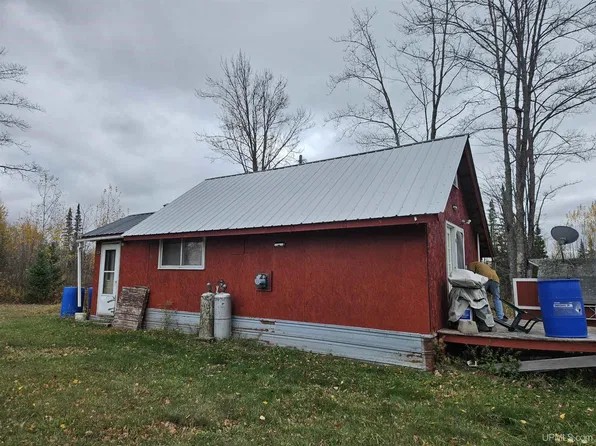 15889 Engstrom Rd, Bruce Crossing, MI 49912