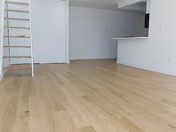 5th image of 184 Thompson St APT 6W