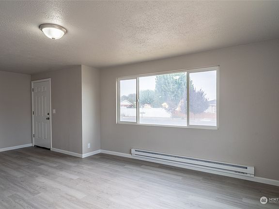 3rd image of 2142 W SPRUCE Street