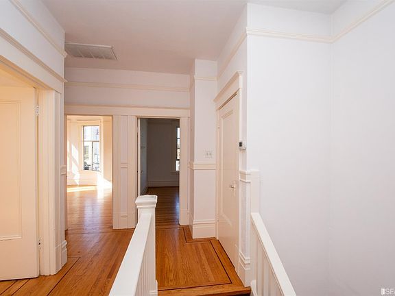 4th image of 1634 Leavenworth St