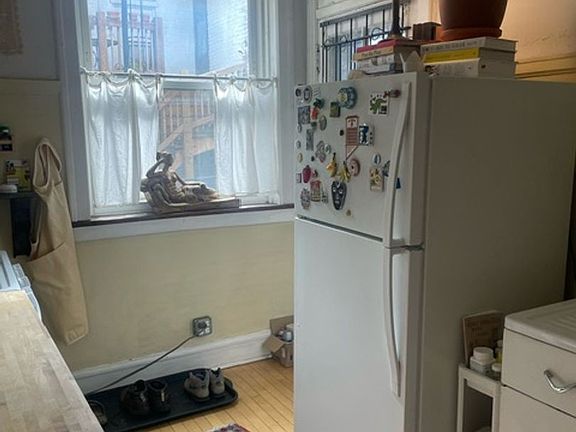 5th image of 1461 W Summerdale Ave APT 2A