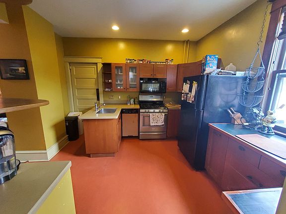 3rd image of 1522 2nd St NE #1522