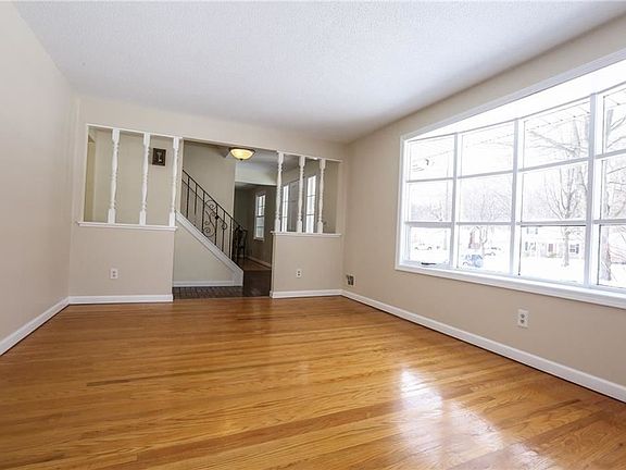 4th image of 20 Brookside Dr
