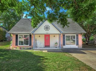 713 Oak Dr, Hurst, TX 76053