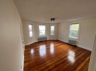 138 Sandringham Ave #1, Providence, RI 02908