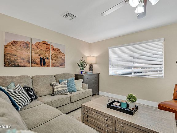 4th image of 1049 E DOLPHIN Avenue