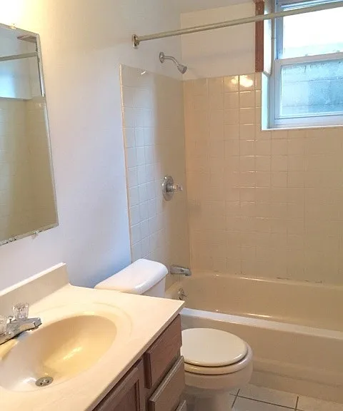 211 N Adams St — Photo 2