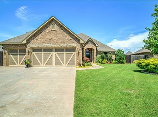19513 Brookshire Ct, Edmond, OK 73012