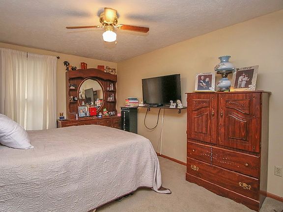 2nd image of 2415 Thornton Ave