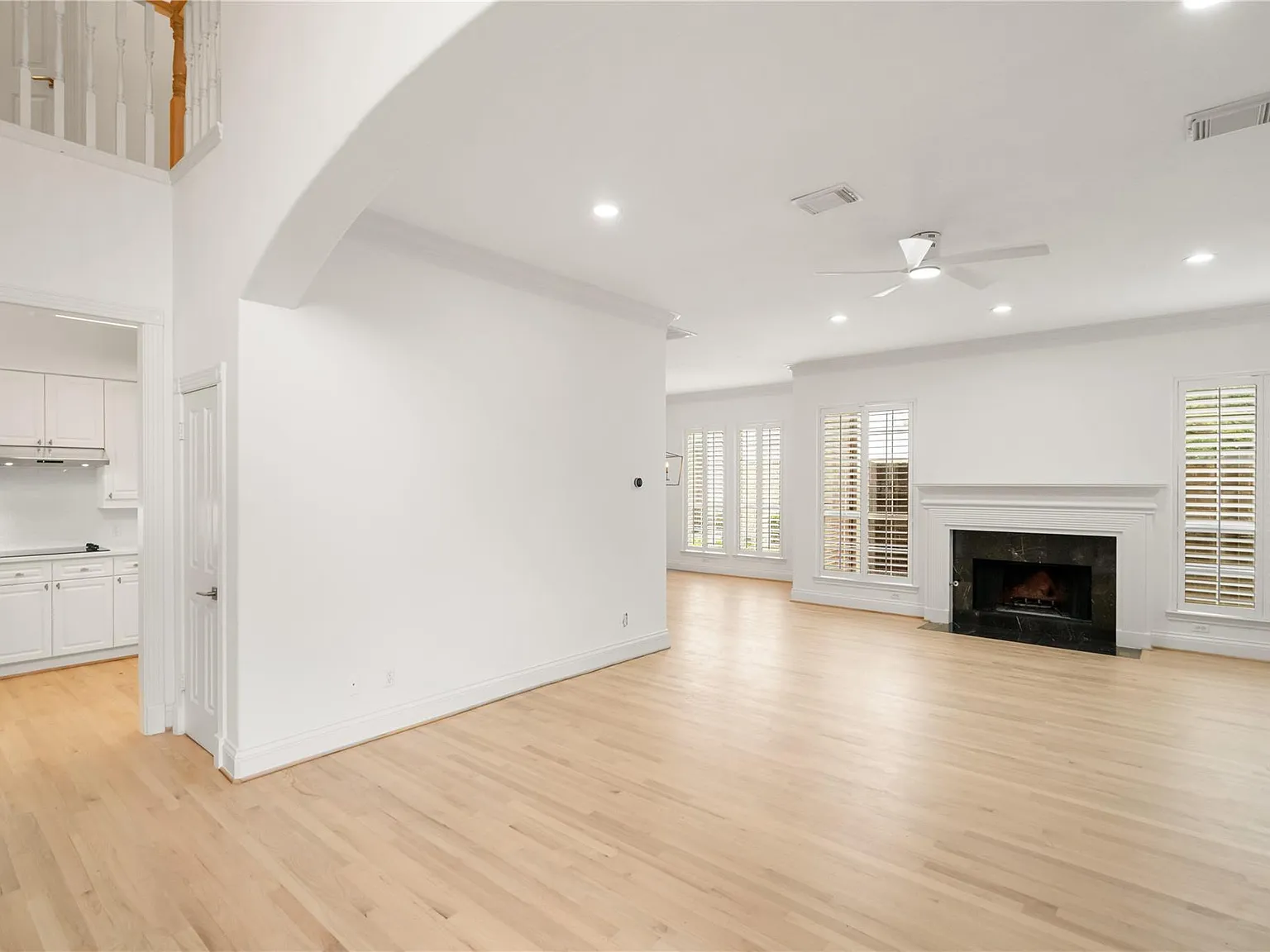 3 bed, 2.5 bath, 2431 sqft, $5,200 — Photo 3