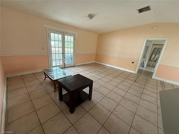 4th image of 633 SW 10th PL