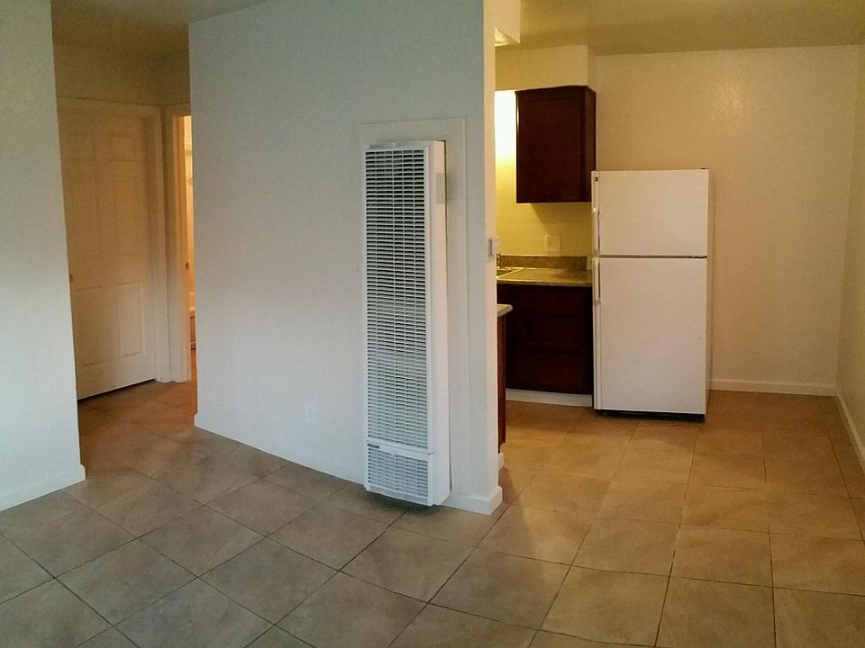 1st image of 613 Maple St APT 2