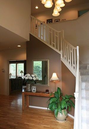 Entry w/curved staircase