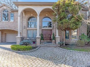 1075 Briar Way, Fort Lee, NJ 07024