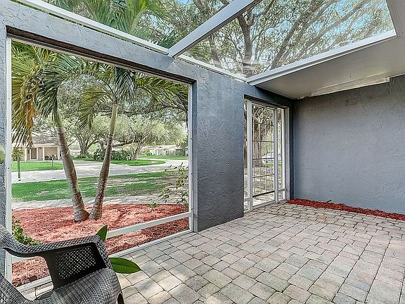 5th image of 2823 Indianwood Dr