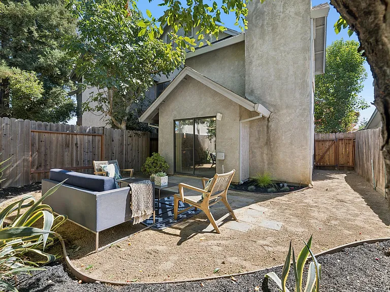 7300 Perera Cir — Photo 17