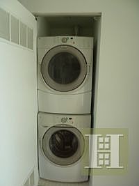 5th image of 510 W 52nd St APT 21N