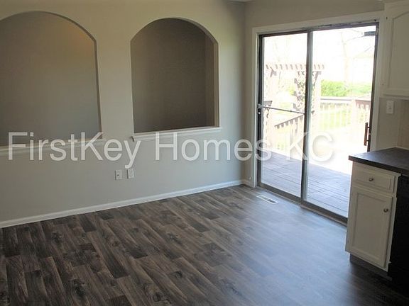 4th image of 1411 N Millburn Ave