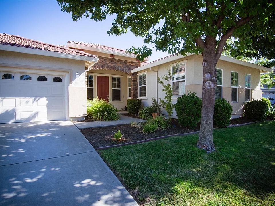 2nd image of 565 Allaire Cir