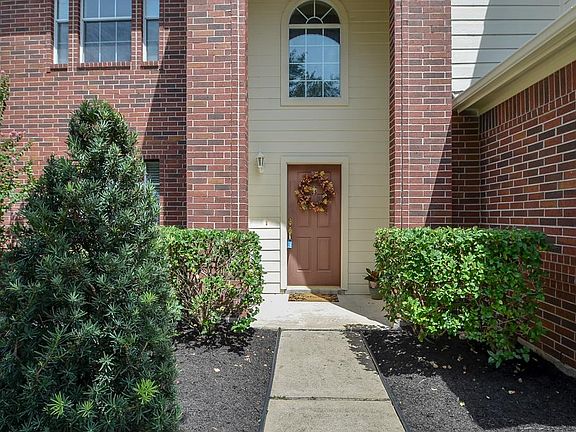4th image of 3914 Lauderwood Ln