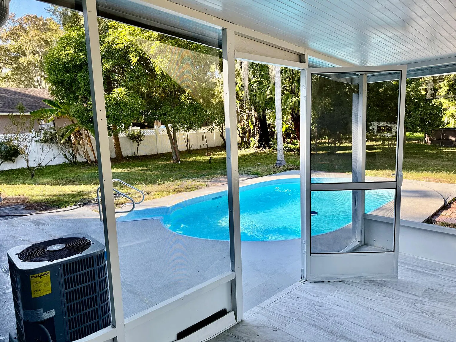 3 bed, 1200 sqft, $2,200 — Photo 4