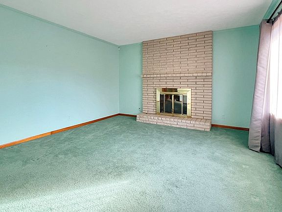 3rd image of 108 Chilton Ct