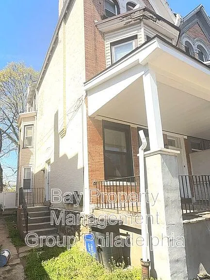 451 W Bringhurst St #1 — Photo 2