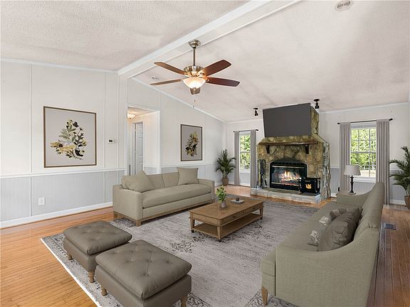 4th image of 327 Emily Ln