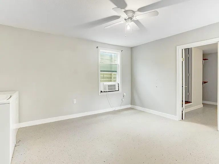 2721 Engelke St — Photo 17