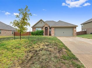 901 Navajo Trl, Mc Gregor, TX 76657