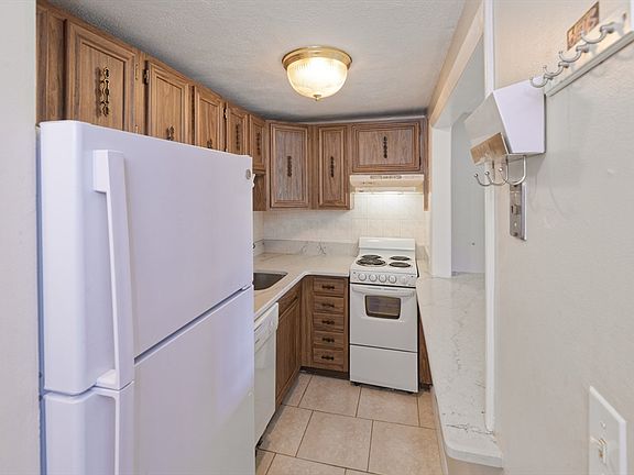 5th image of 608 Boston Post Rd E APT 21