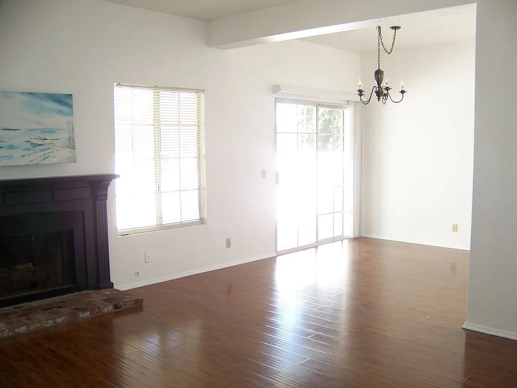 3 bed, 3.0 bath, 1610 sqft, $4,500 — Photo 4